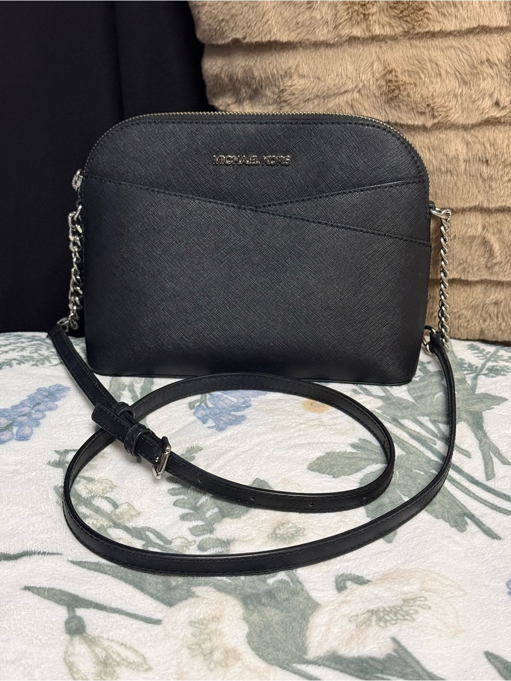 Michael Kors Jet Set Travel Medium Done crossbody in black saffiano leather